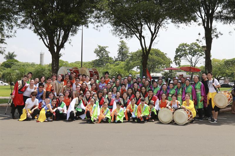 Todos os integrantes que participaram do 13º Festival Yosakoi Soran em 2015 [foto: Giuliano Garcia]