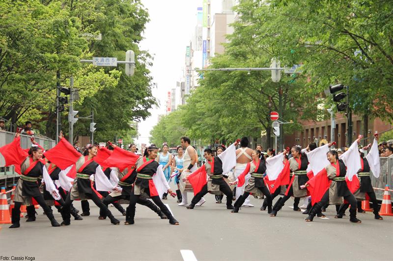 Participação no 21º Yosakoi Soran Festival, em Sapporo no Japão, em 2012 [foto: Cassio Koga]